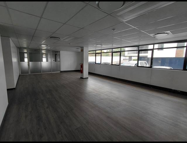 1,005M² OFFICE TO LET IN BRYANSTON